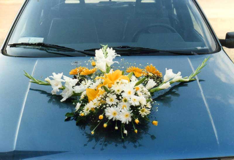 Addobbi floreali Matrimonio Composizioni fiori centrotavola Auto sposi -  produzione rose