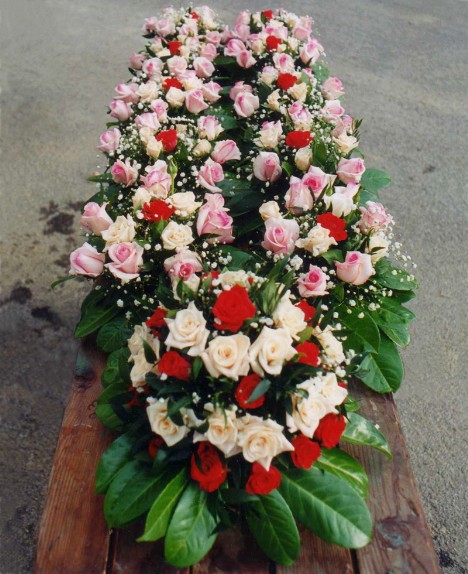 Composizioni di fiori centrotavola per invitati al matrimonio