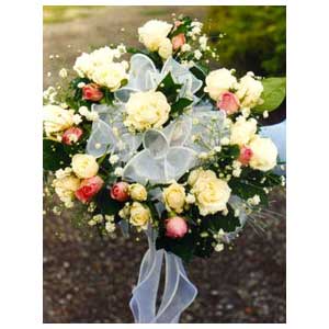 Bouquet per sposa con rose bianche e rosse