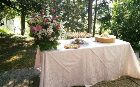 2 Ceste di fiori per decorare il buffet del matrimonio