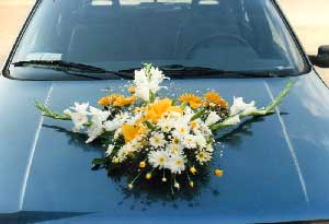 Decorazione floreale dell'auto per il matrimonio