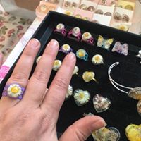 bijoux anelli con fiori secchi in resina