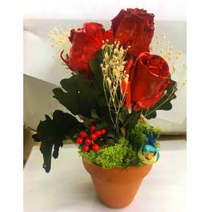 Composizione con rose stabilizzate in vasetto